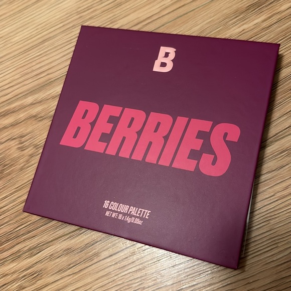 Beauty Bay Berries 16 colour palette - Picture 3 of 3